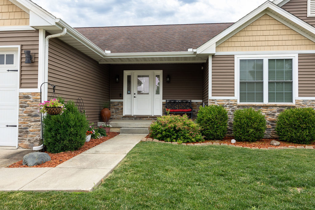 2303 Slade Lane Property Photo 2