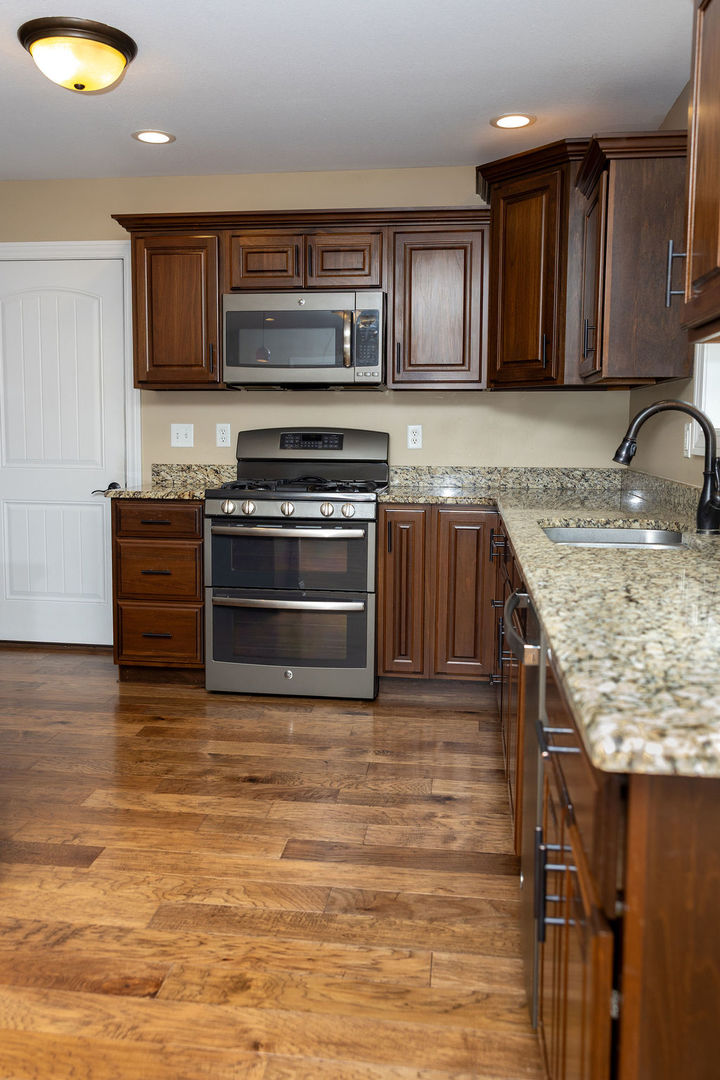 2303 Slade Lane Property Photo 15