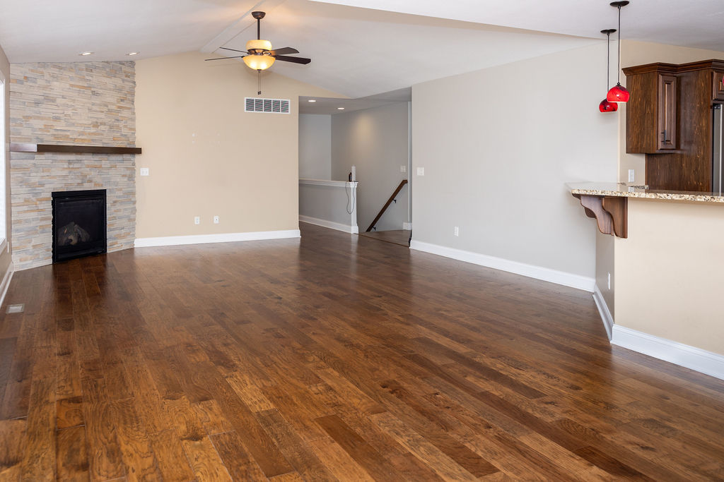 2303 Slade Lane Property Photo 17