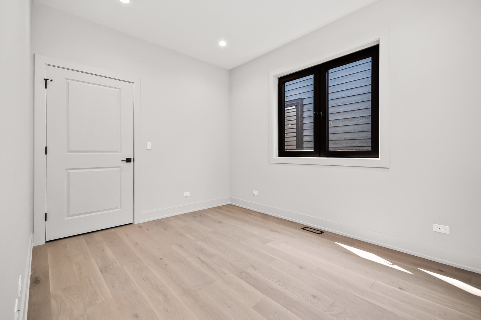 6637 S Evans Avenue Property Photo 19