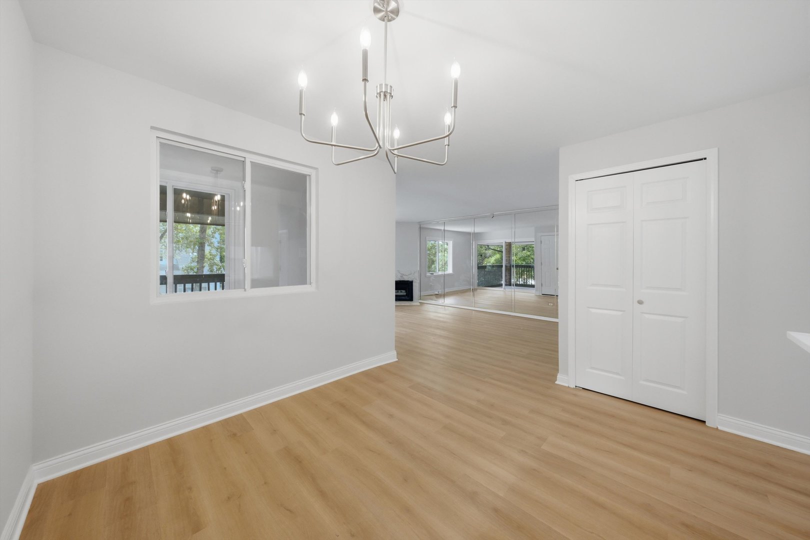 19409 Oakwood Avenue E Property Photo 2