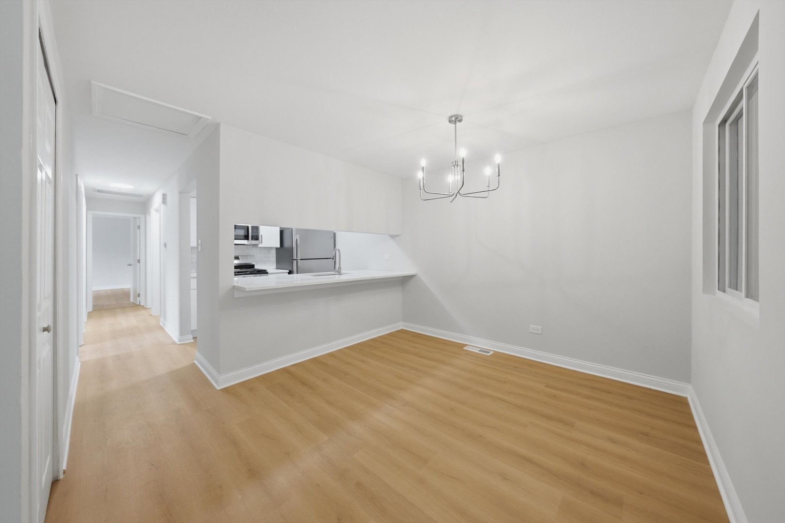 19409 Oakwood Avenue E Property Photo 3