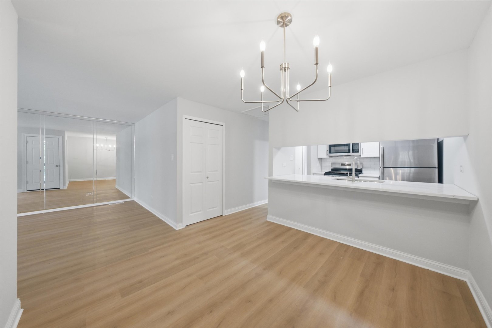 19409 Oakwood Avenue E Property Photo 6
