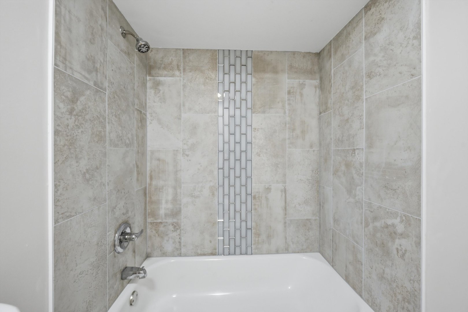 19409 Oakwood Avenue E Property Photo 13