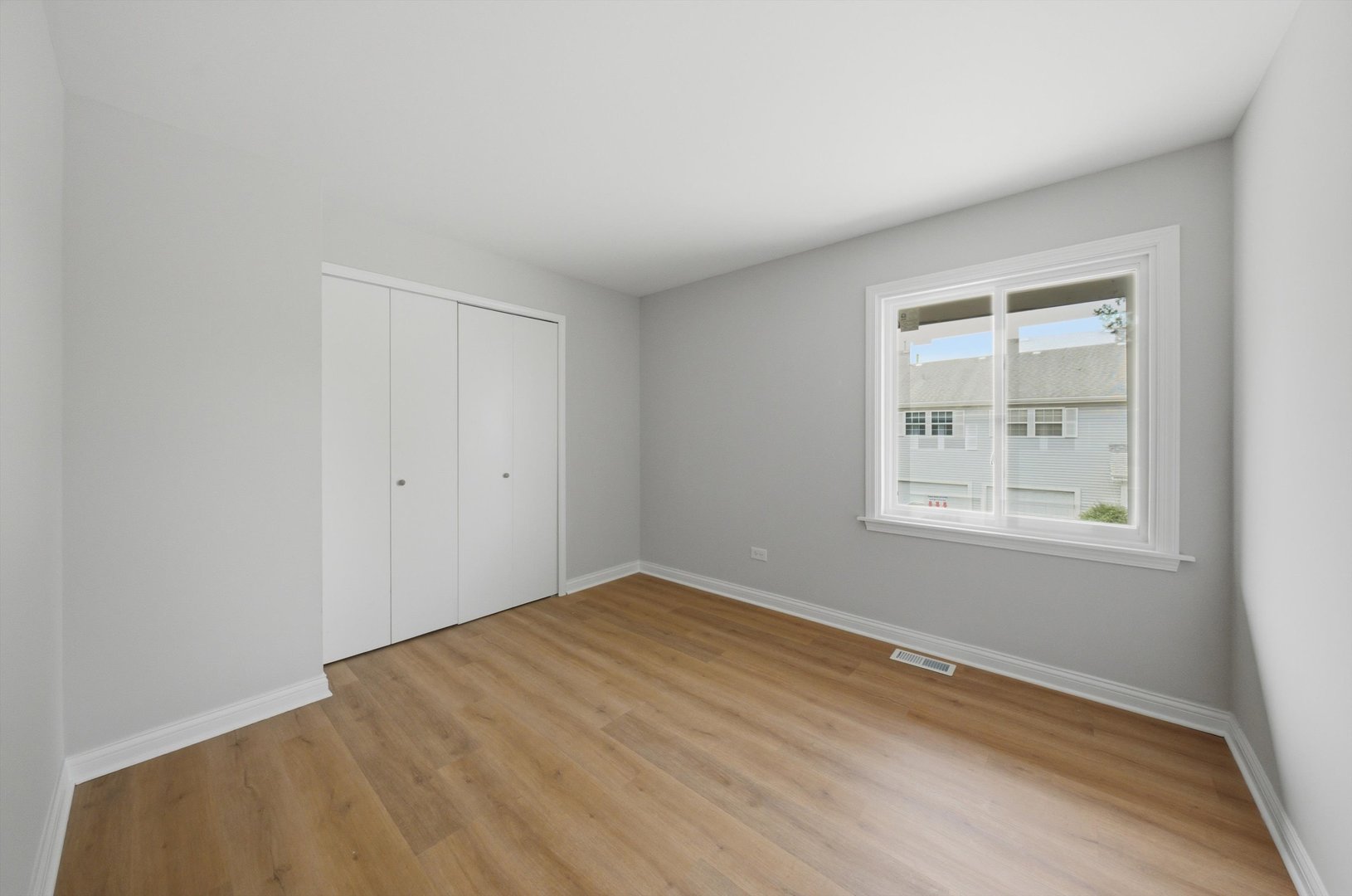 19409 Oakwood Avenue E Property Photo 17
