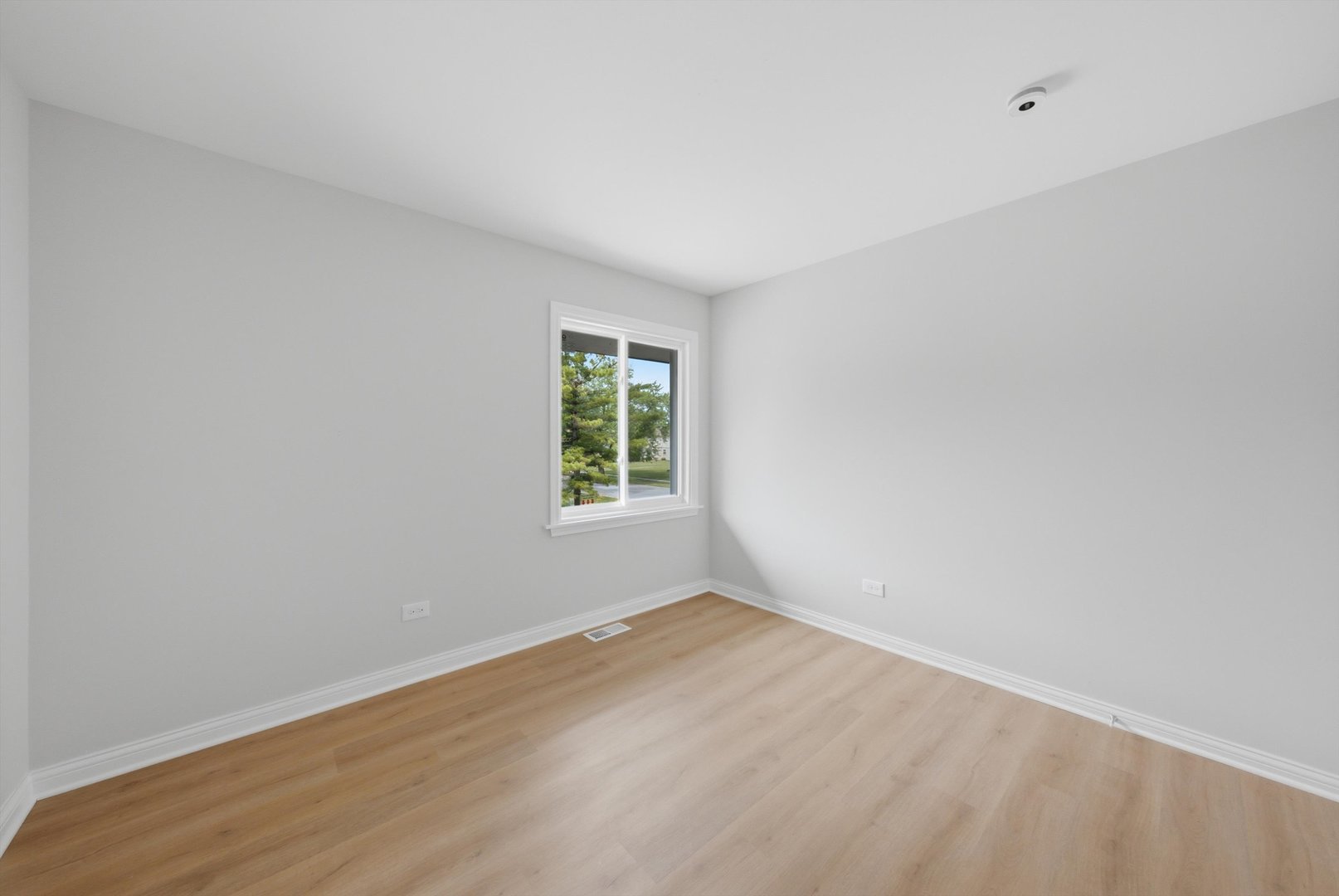 19409 Oakwood Avenue E Property Photo 19