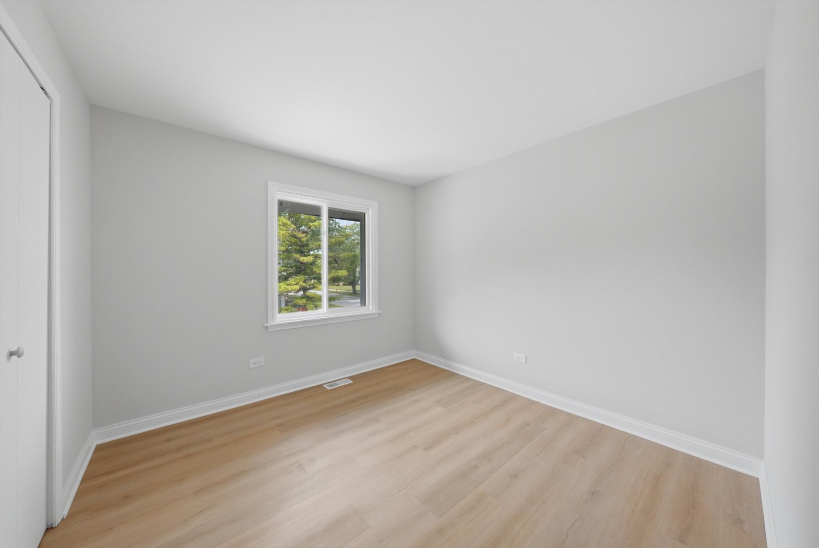 19409 Oakwood Avenue E Property Photo 20