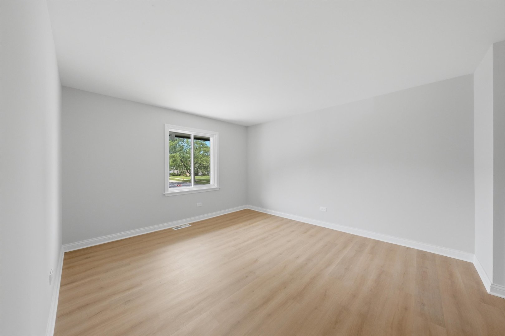 19409 Oakwood Avenue E Property Photo 22
