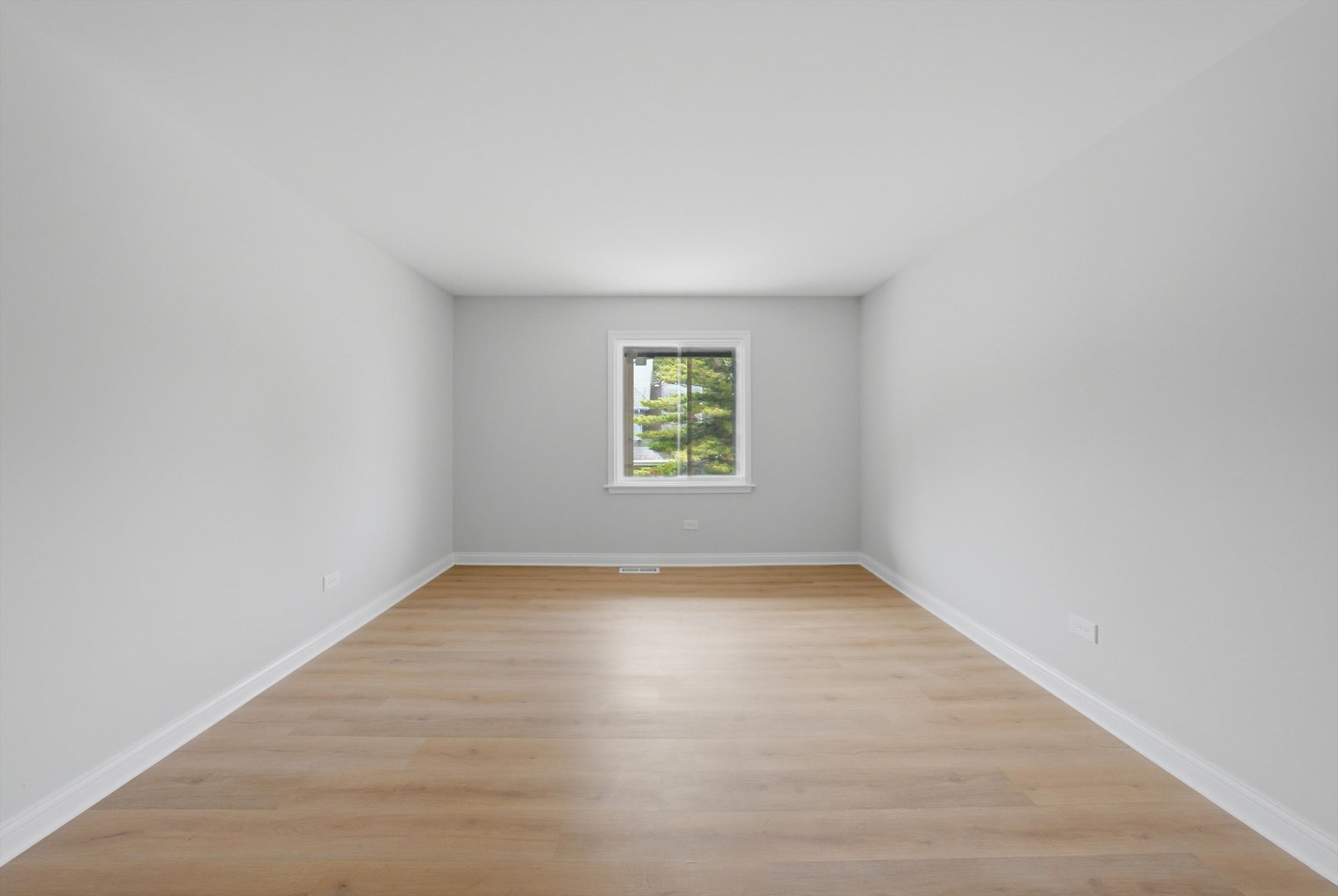 19409 Oakwood Avenue E Property Photo 26