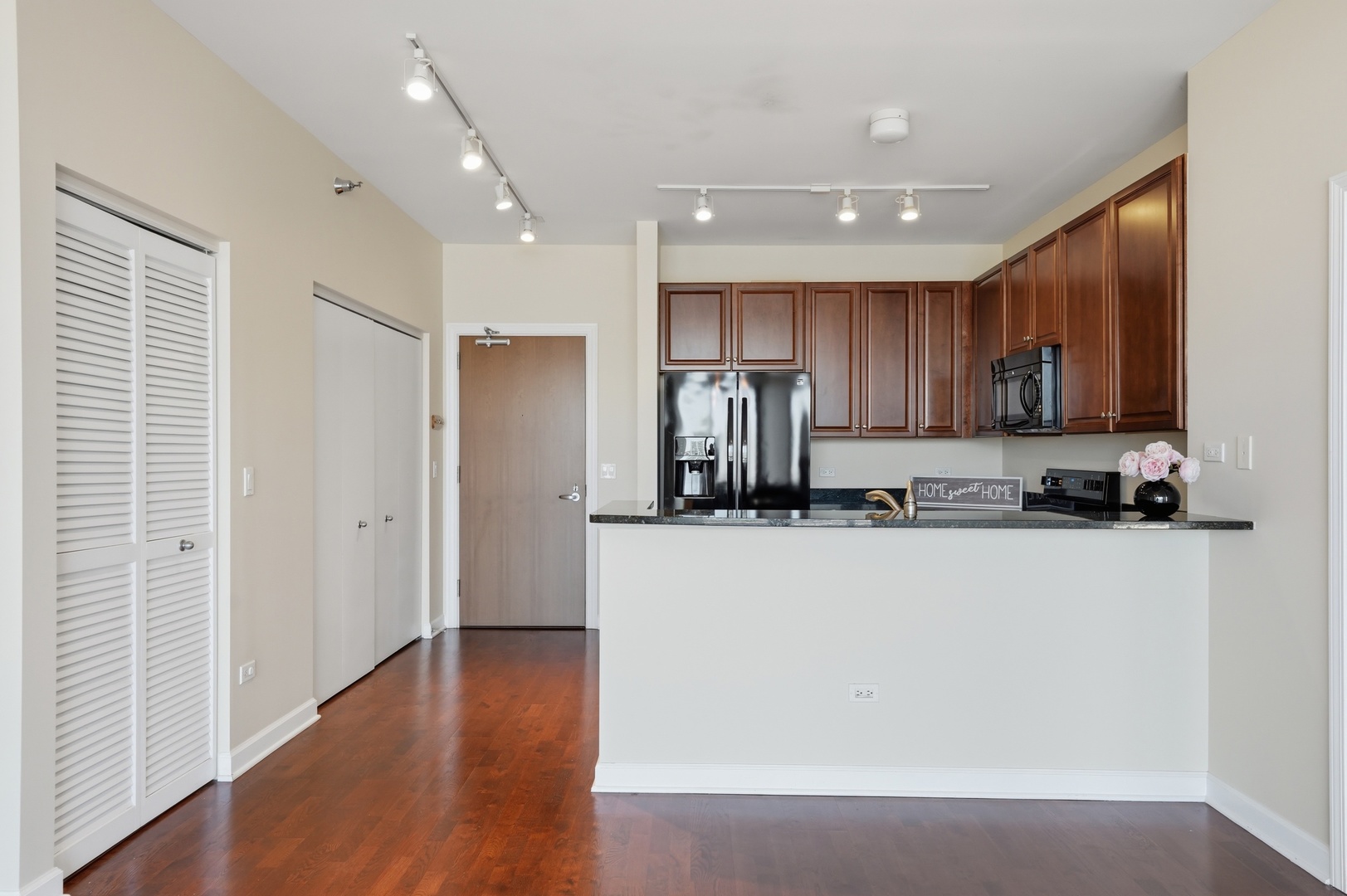 1841 S Calumet Avenue 810 Property Photo 8