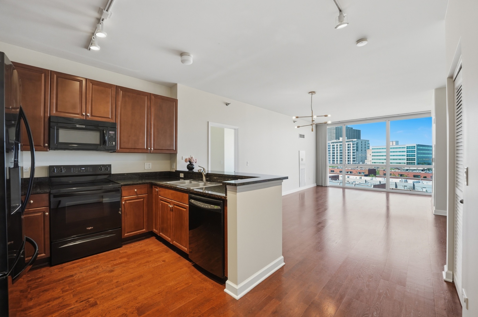 1841 S Calumet Avenue 810 Property Photo 9