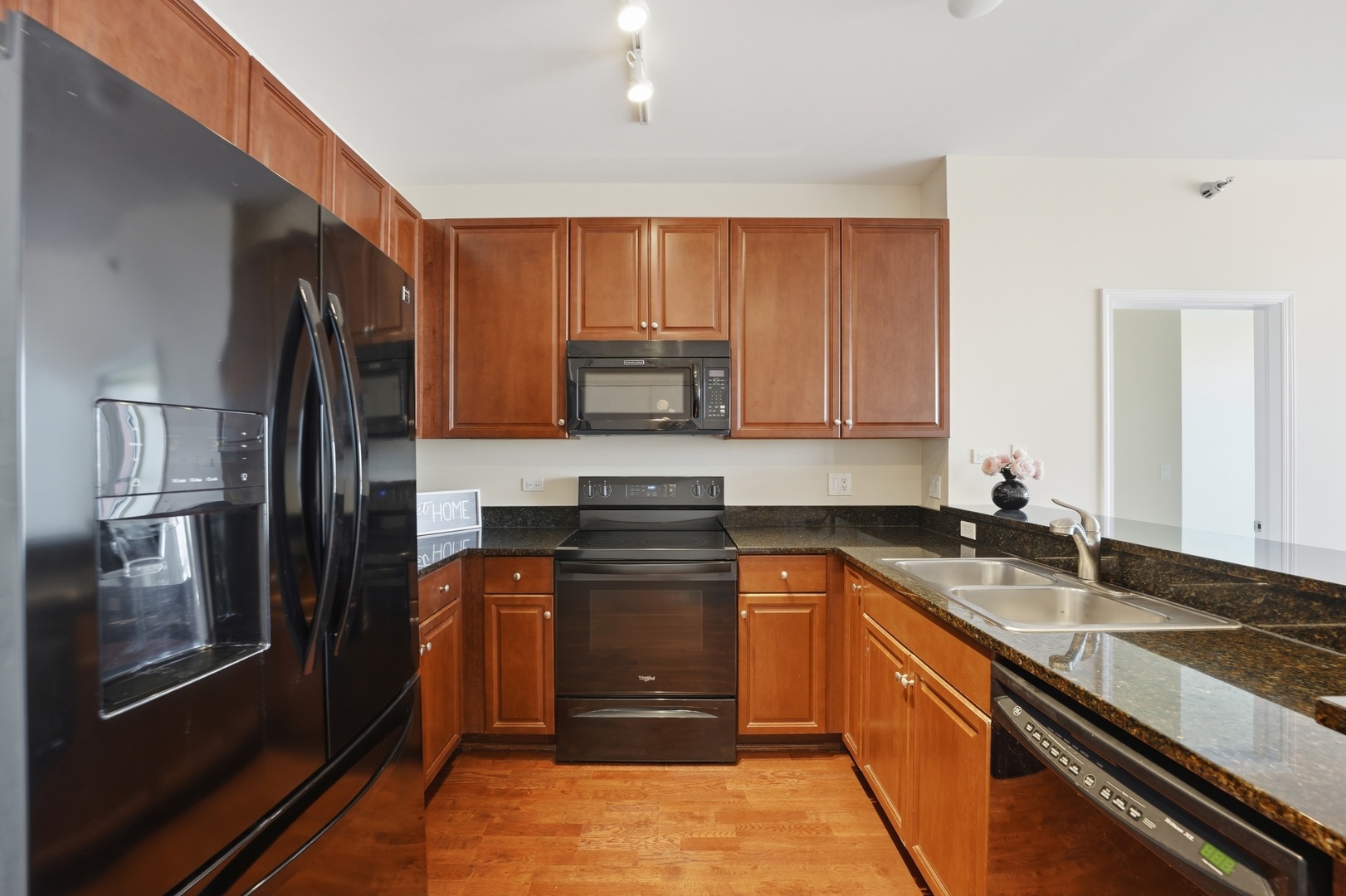 1841 S Calumet Avenue 810 Property Photo 10