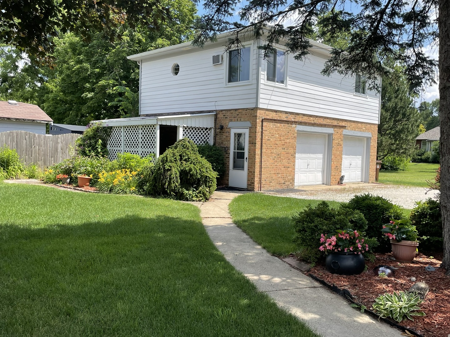 6872 W 173rd Place Property Photo 4