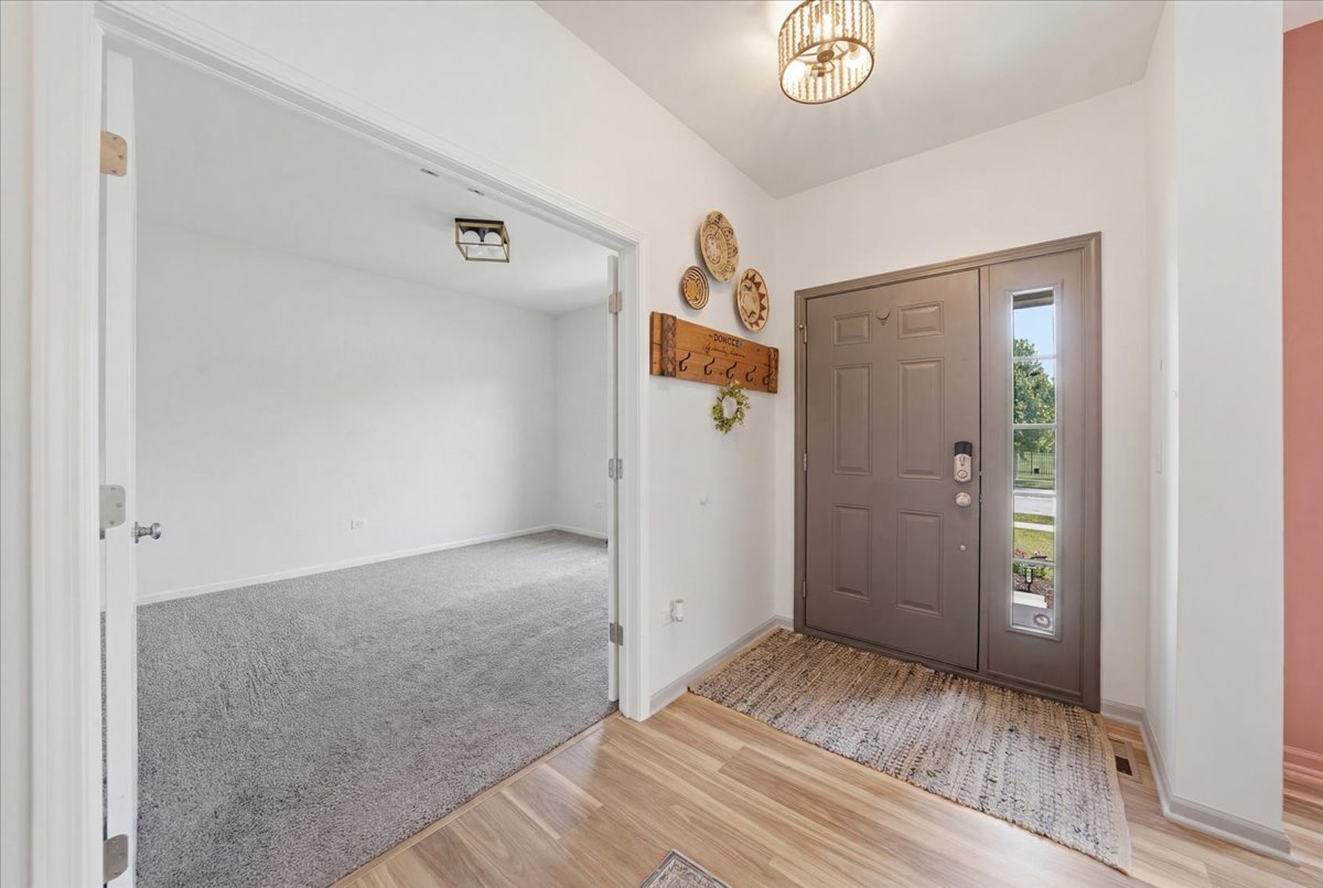 21228 Coventry Circle Property Photo 5