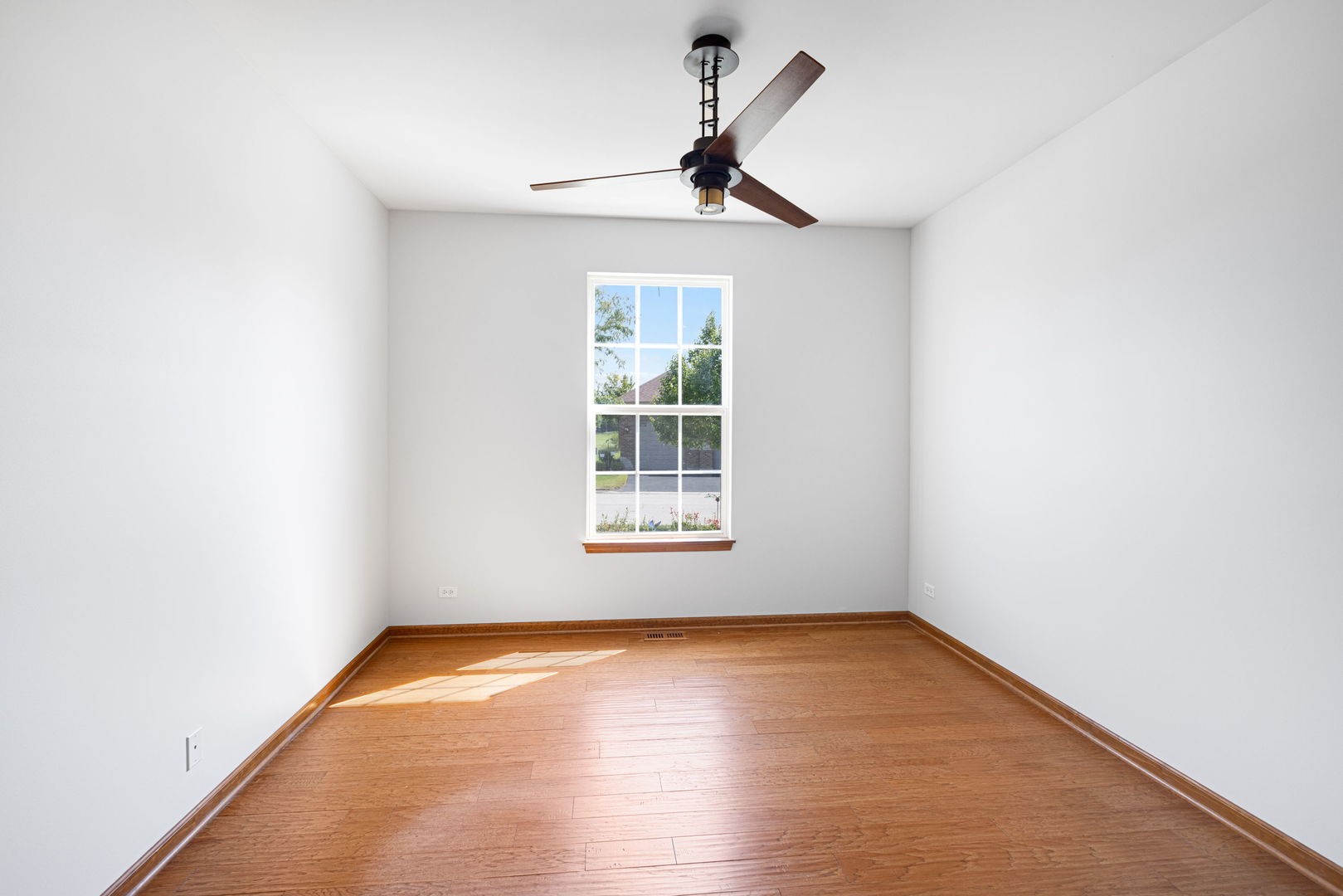 900 Scottsdale Drive Property Photo 4