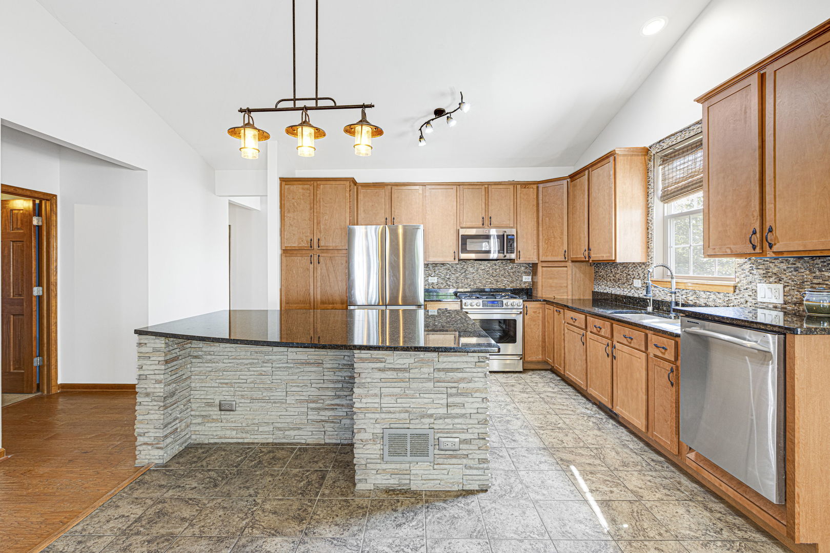 900 Scottsdale Drive Property Photo 11