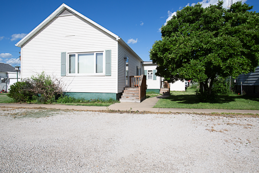 122 S Cedar Street Property Photo 1