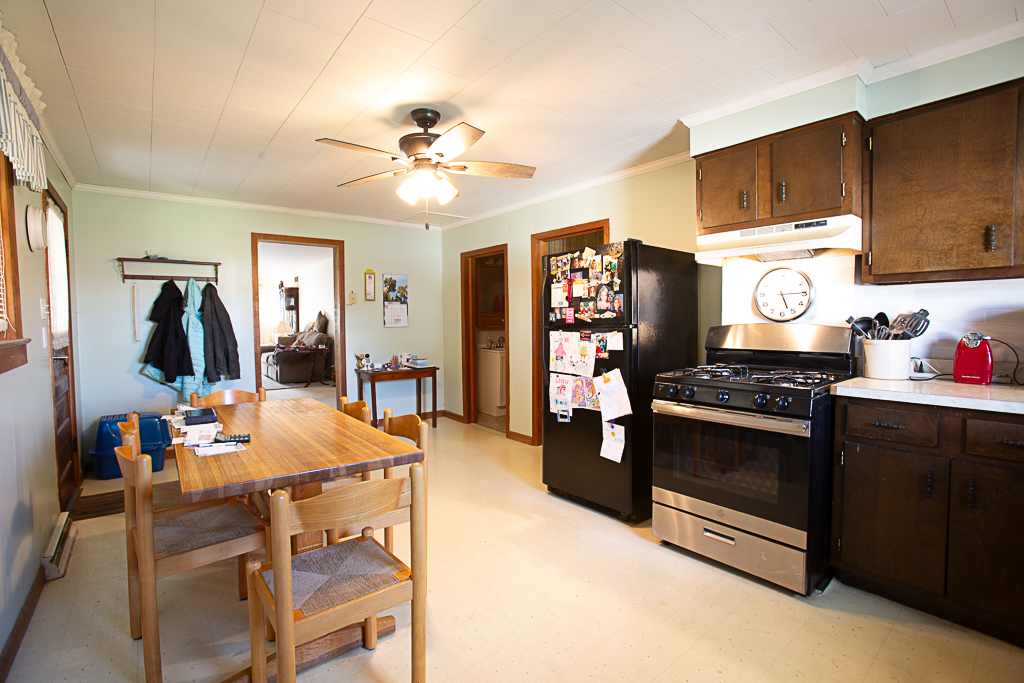 122 S Cedar Street Property Photo 6