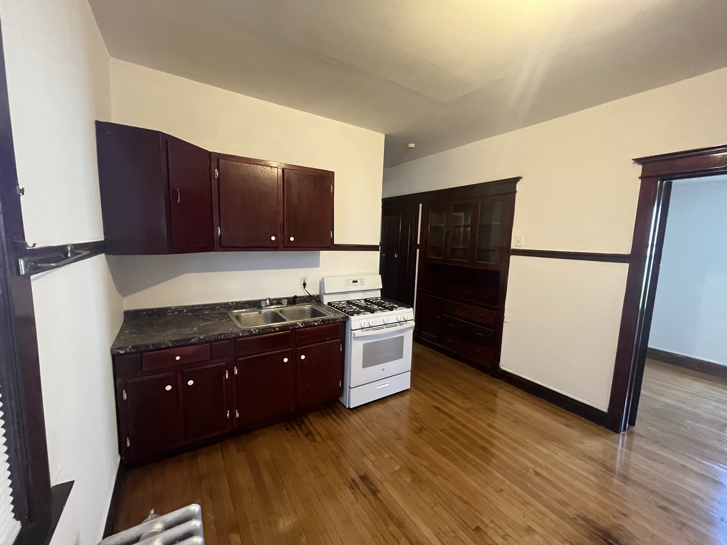 5233 S Hermitage Avenue Property Photo 6