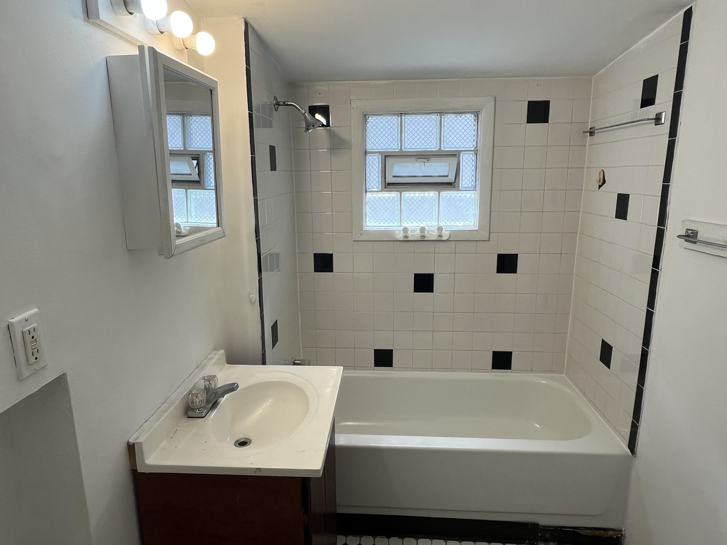 5233 S Hermitage Avenue Property Photo 22