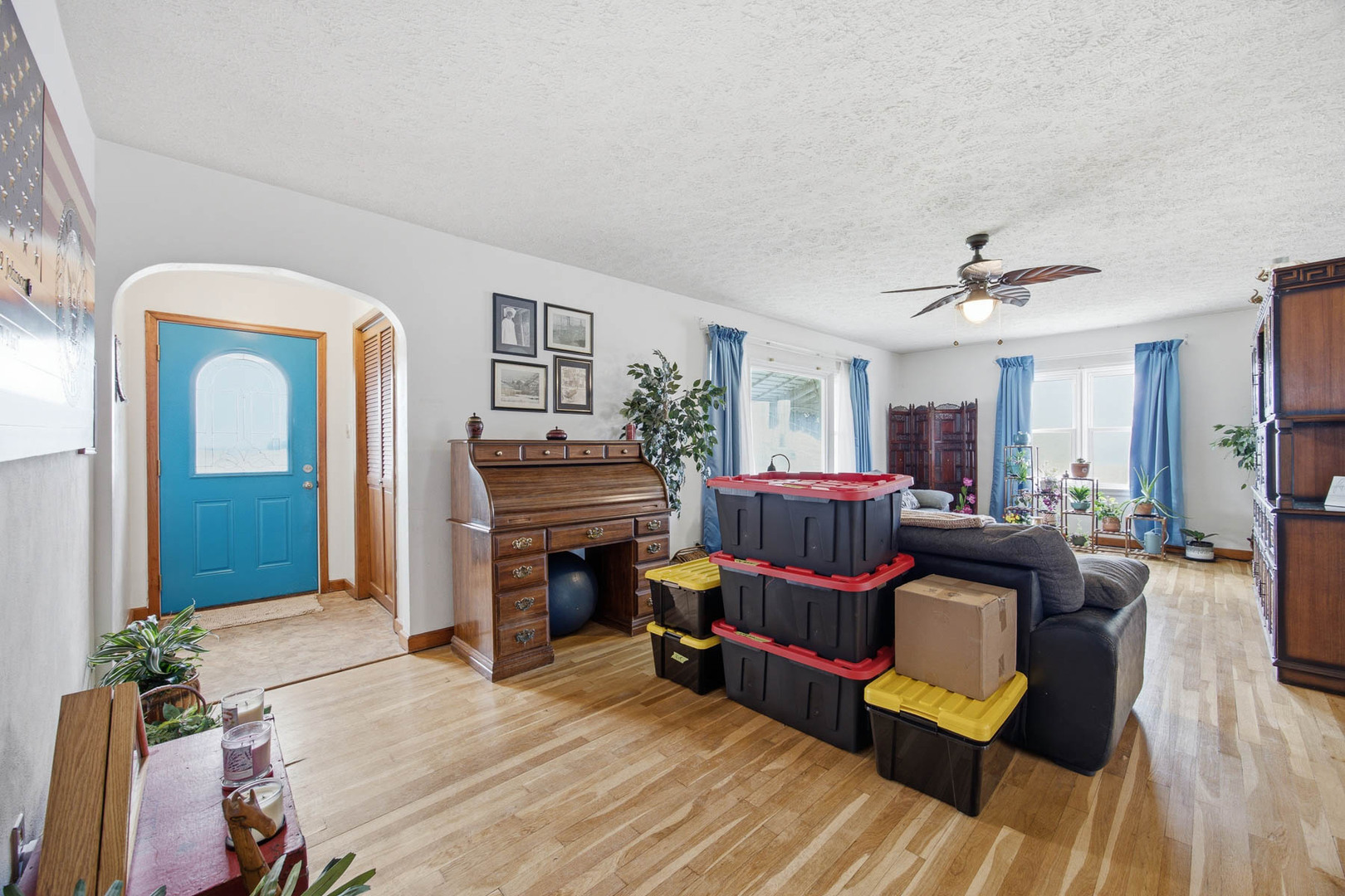 209 S Broadway Property Photo 6