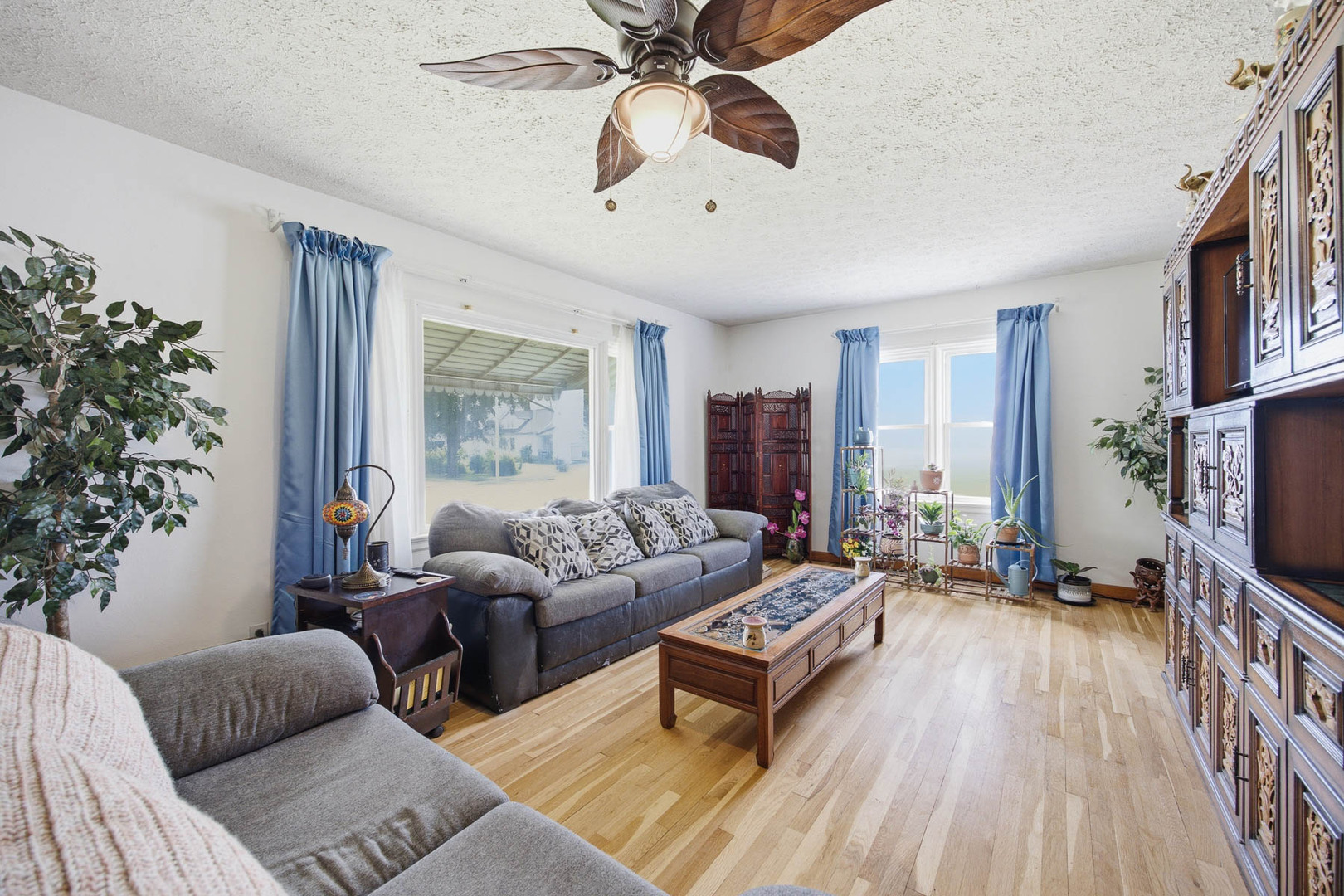 209 S Broadway Property Photo 7