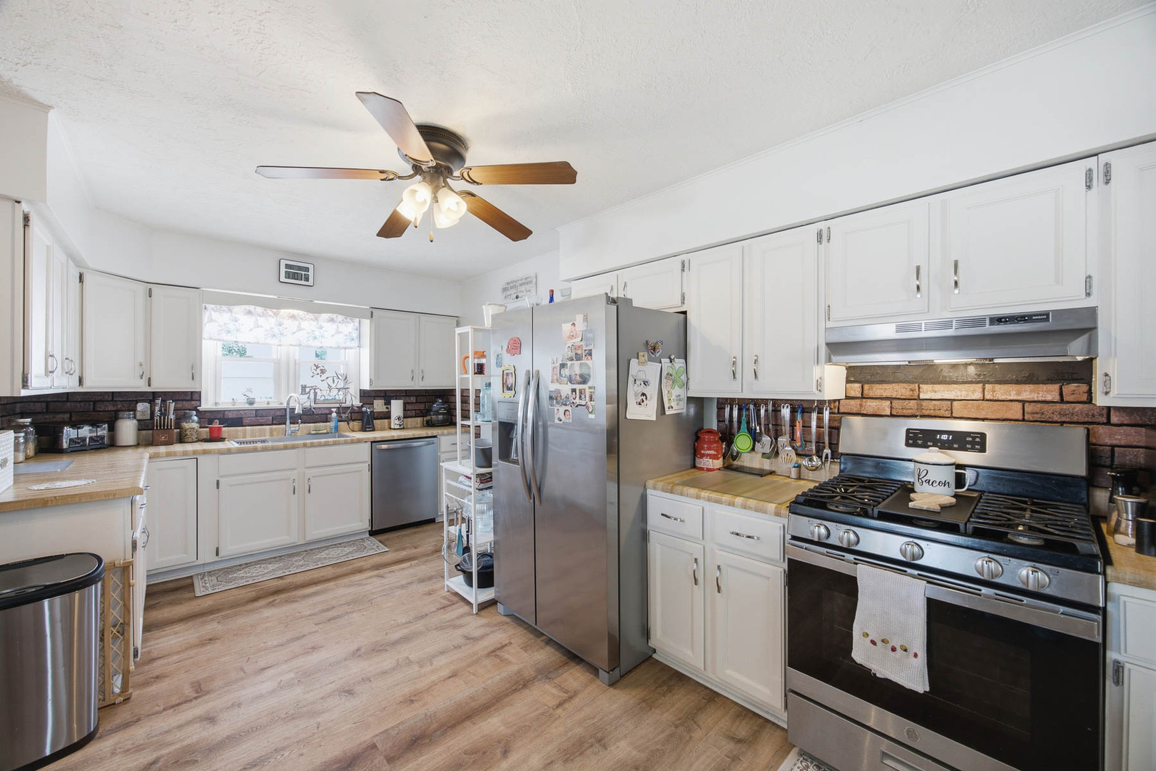 209 S Broadway Property Photo 9