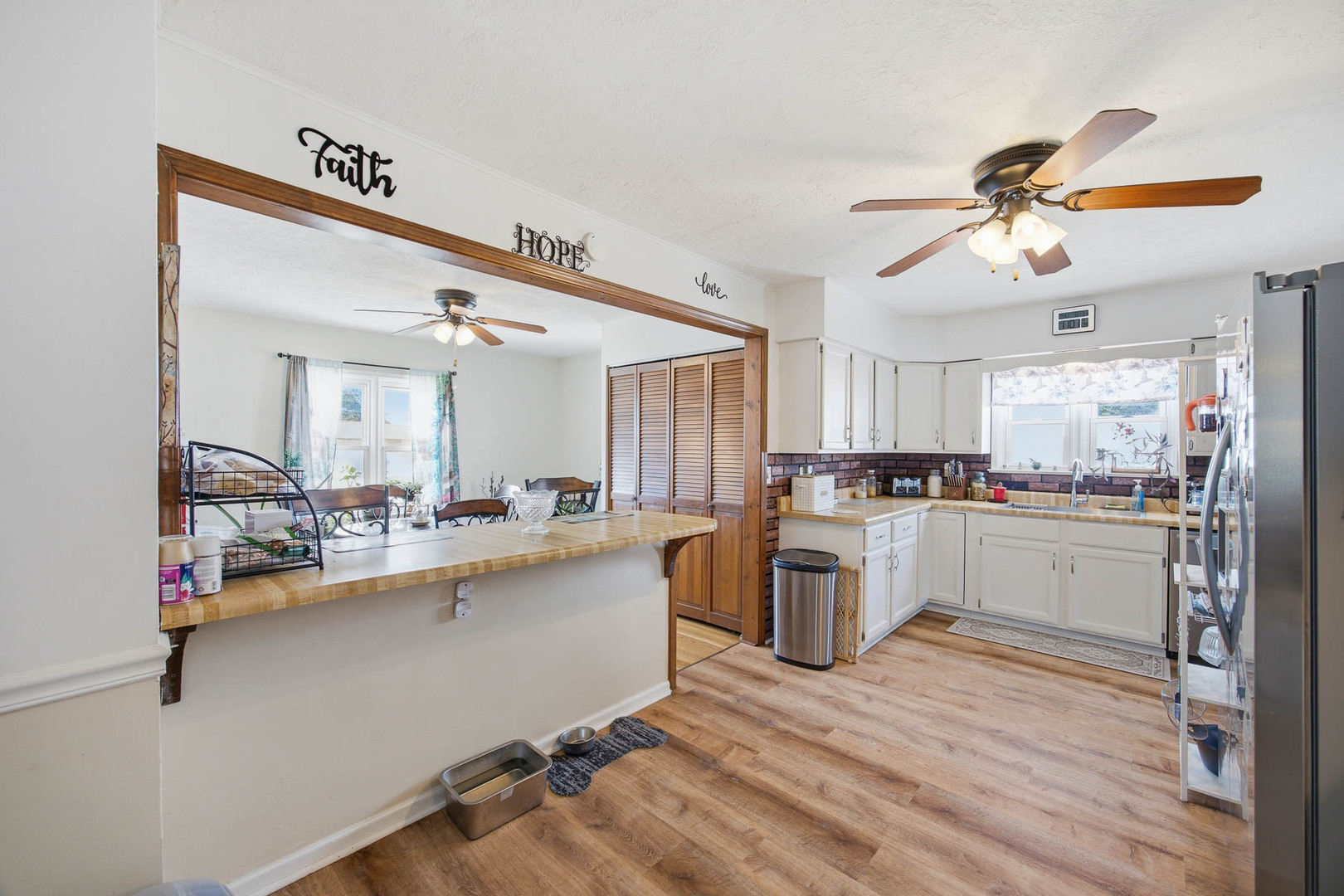 209 S Broadway Property Photo 11