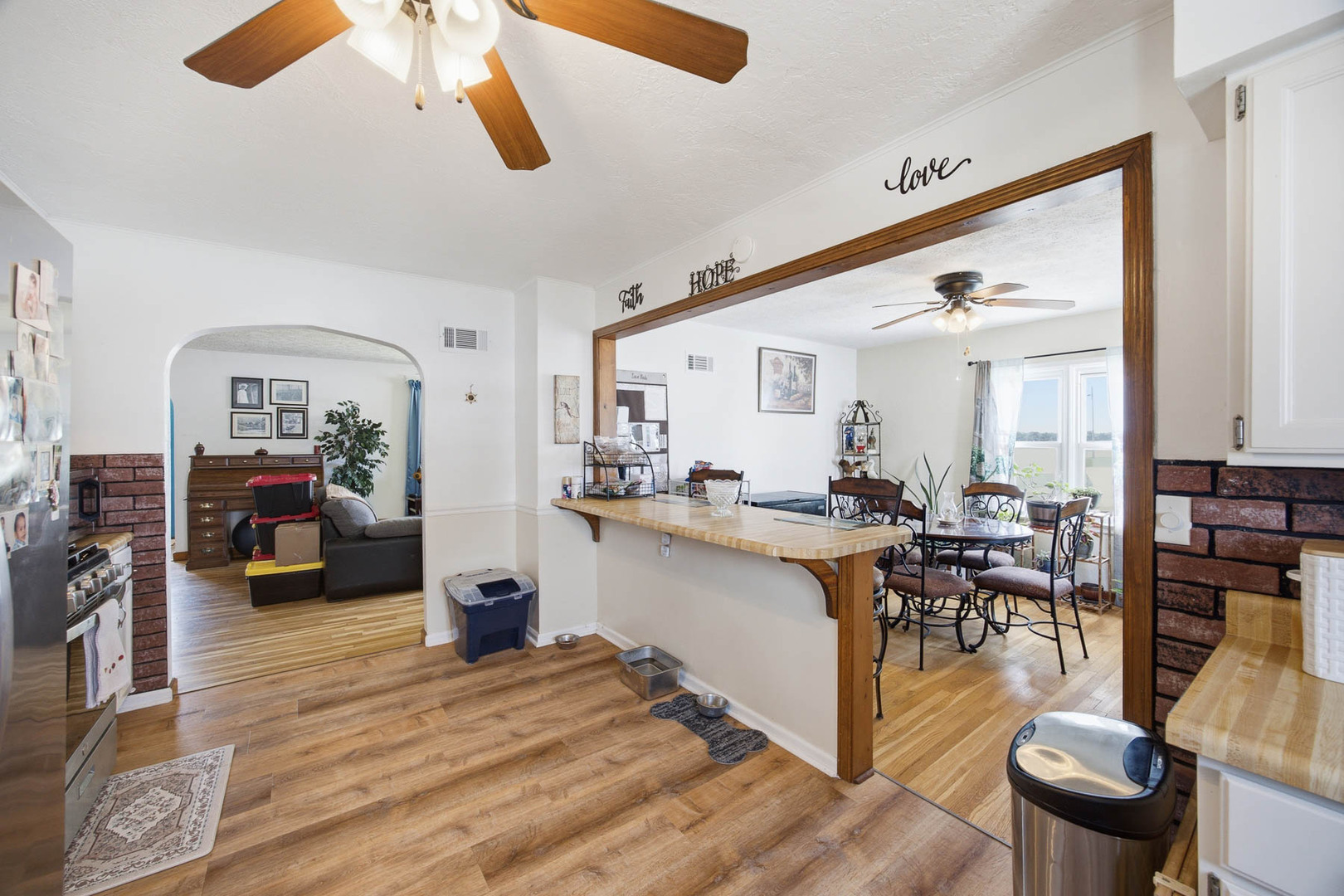 209 S Broadway Property Photo 12