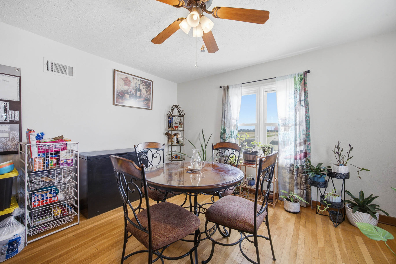 209 S Broadway Property Photo 13