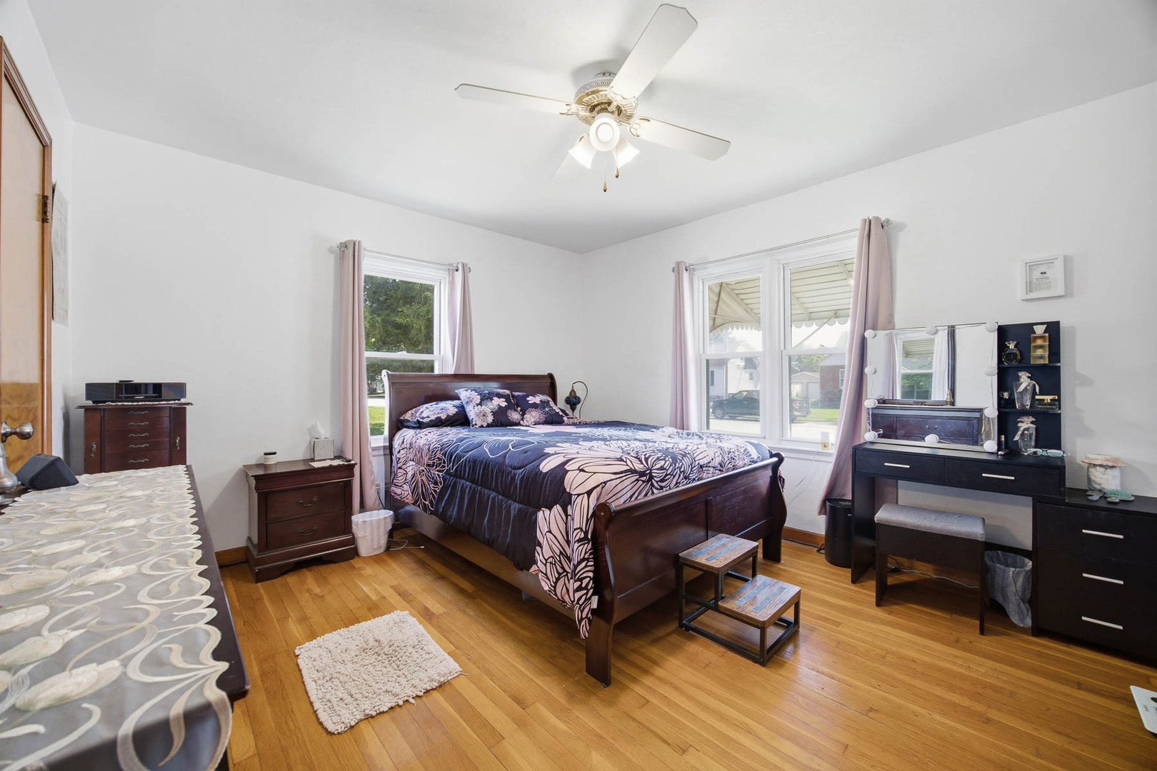 209 S Broadway Property Photo 18
