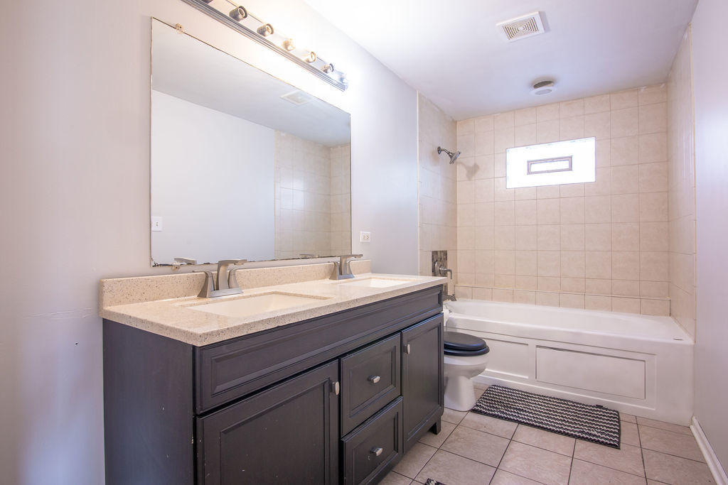 12402 S Racine Avenue Property Photo 6