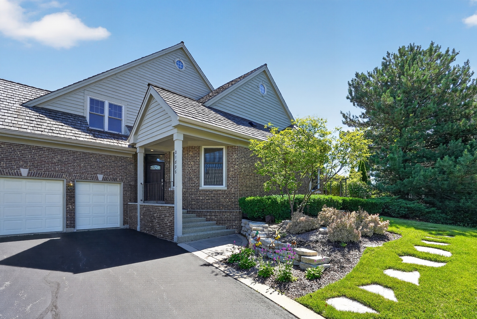 21896 W Vernon Ridge Drive Property Photo 4