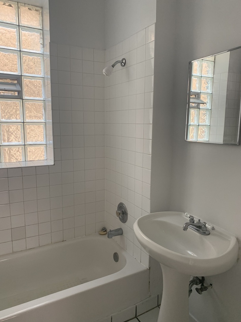 5162 S King Drive 1 Property Photo 6