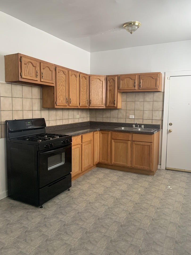 5162 S King Drive 1 Property Photo 8