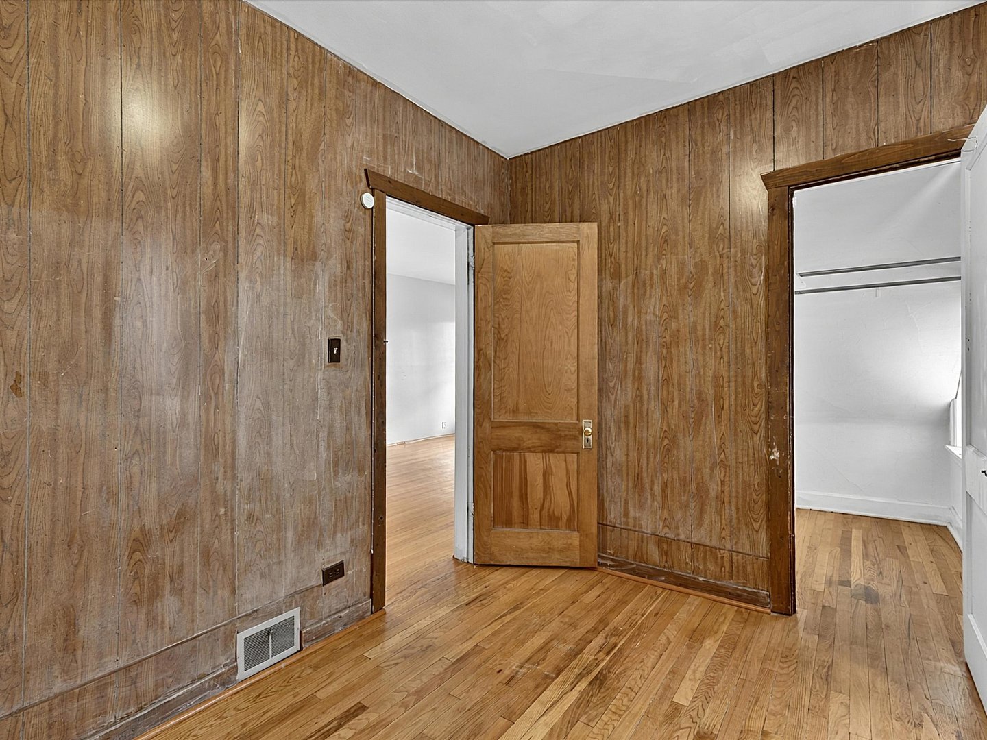 4935 W Henderson Street Property Photo 7
