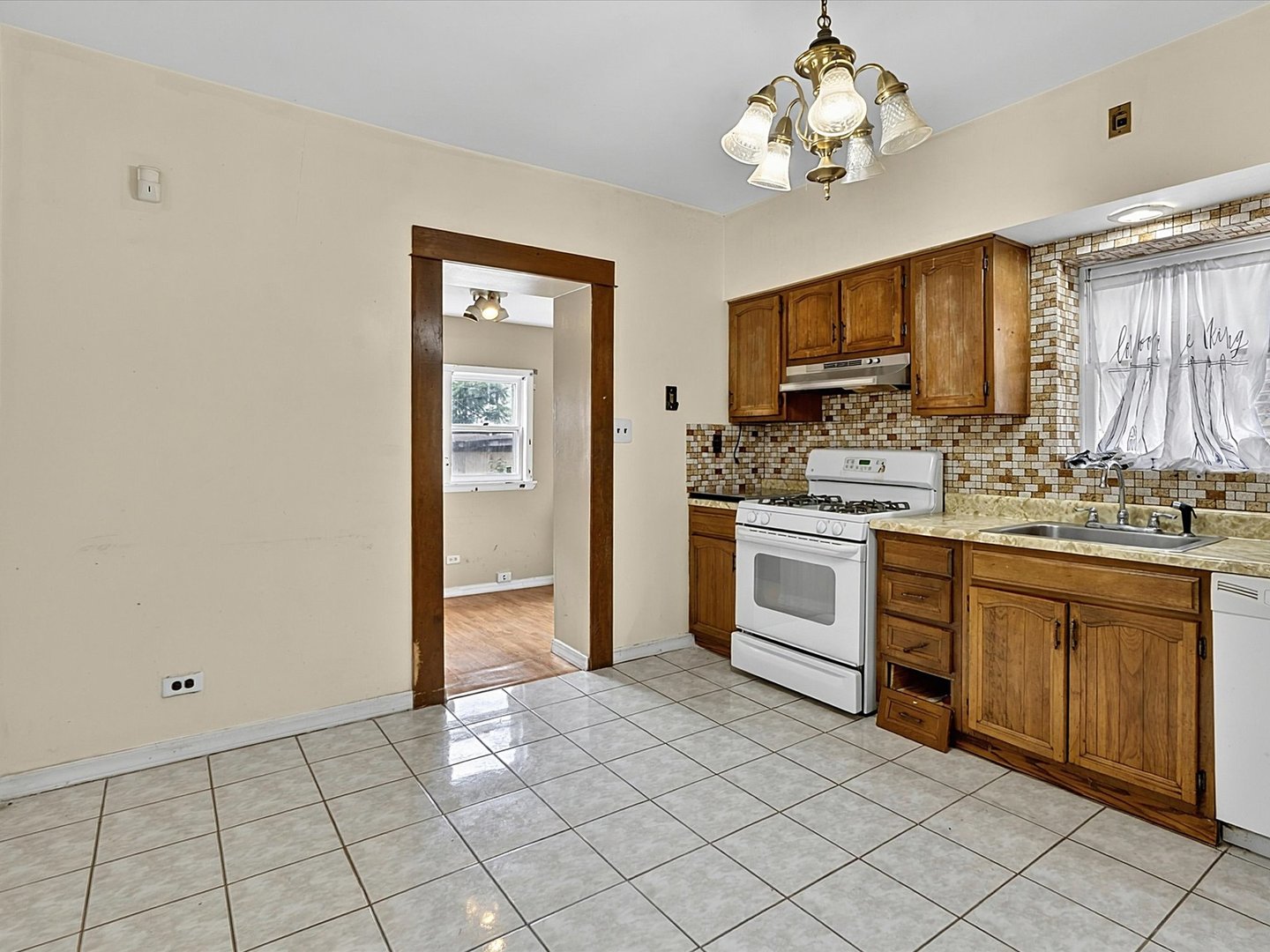 4935 W Henderson Street Property Photo 13