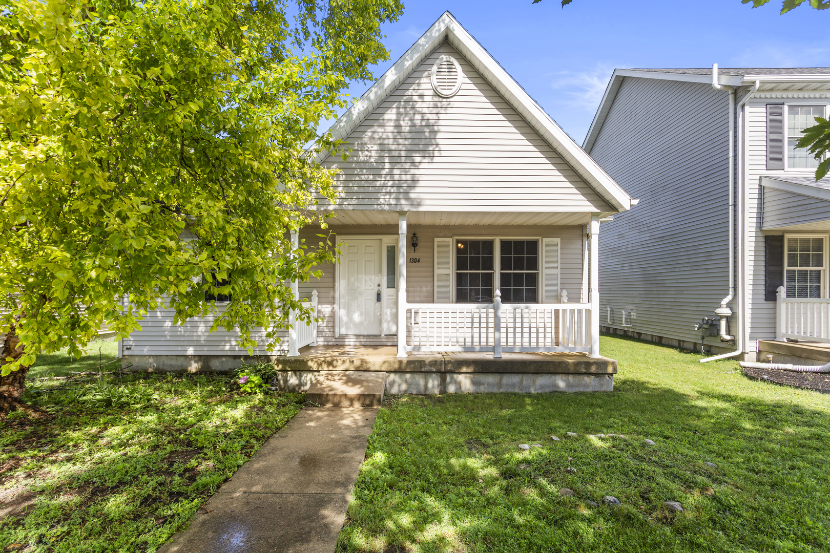 1304 S Abercorn Property Photo 1