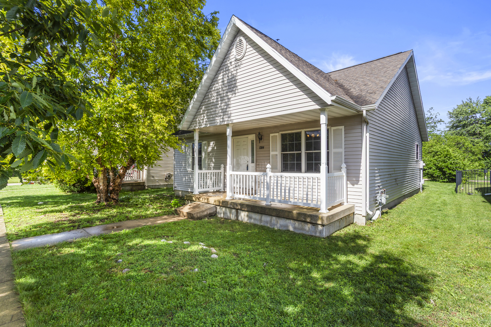 1304 S Abercorn Property Photo 2