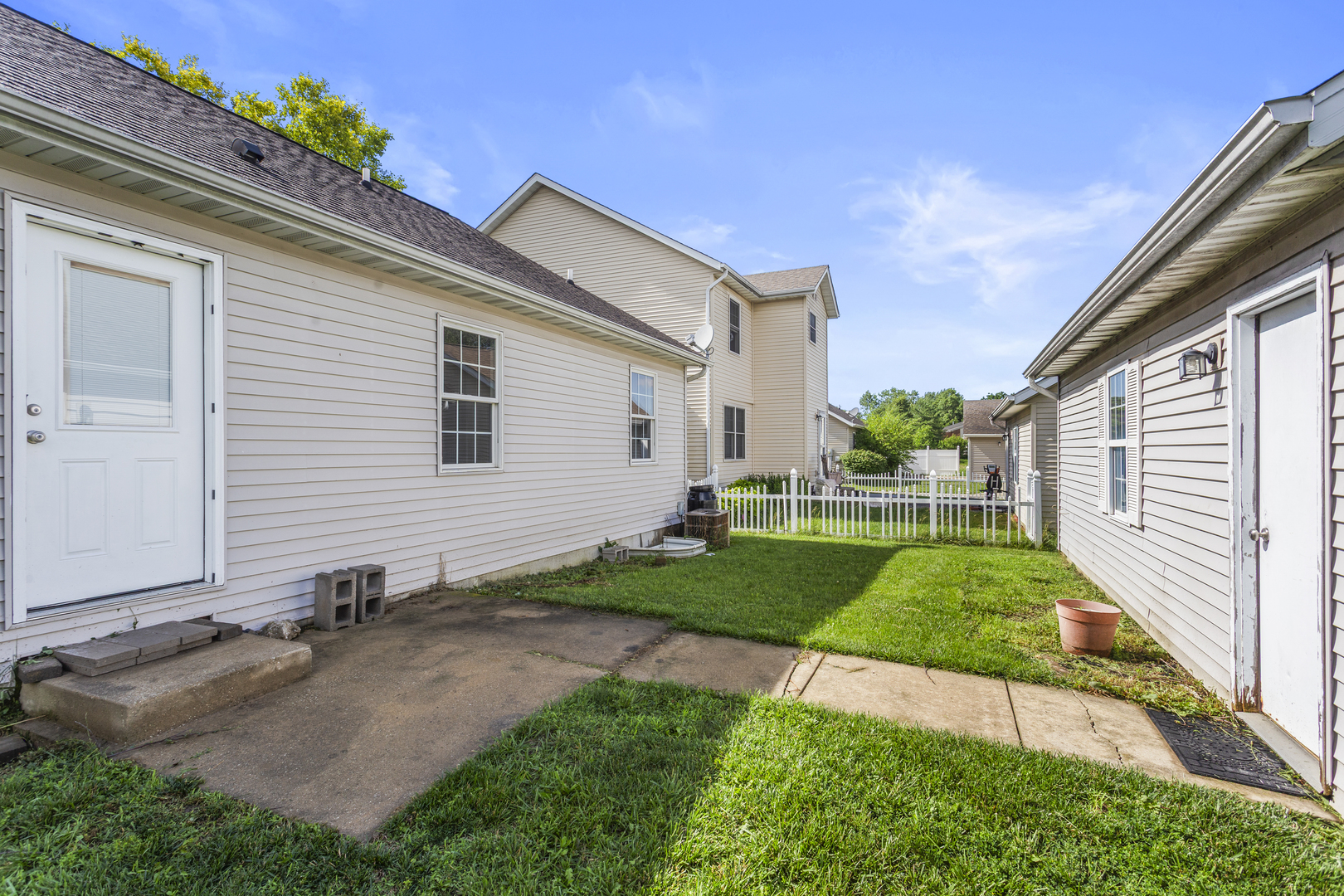 1304 S Abercorn Property Photo 4