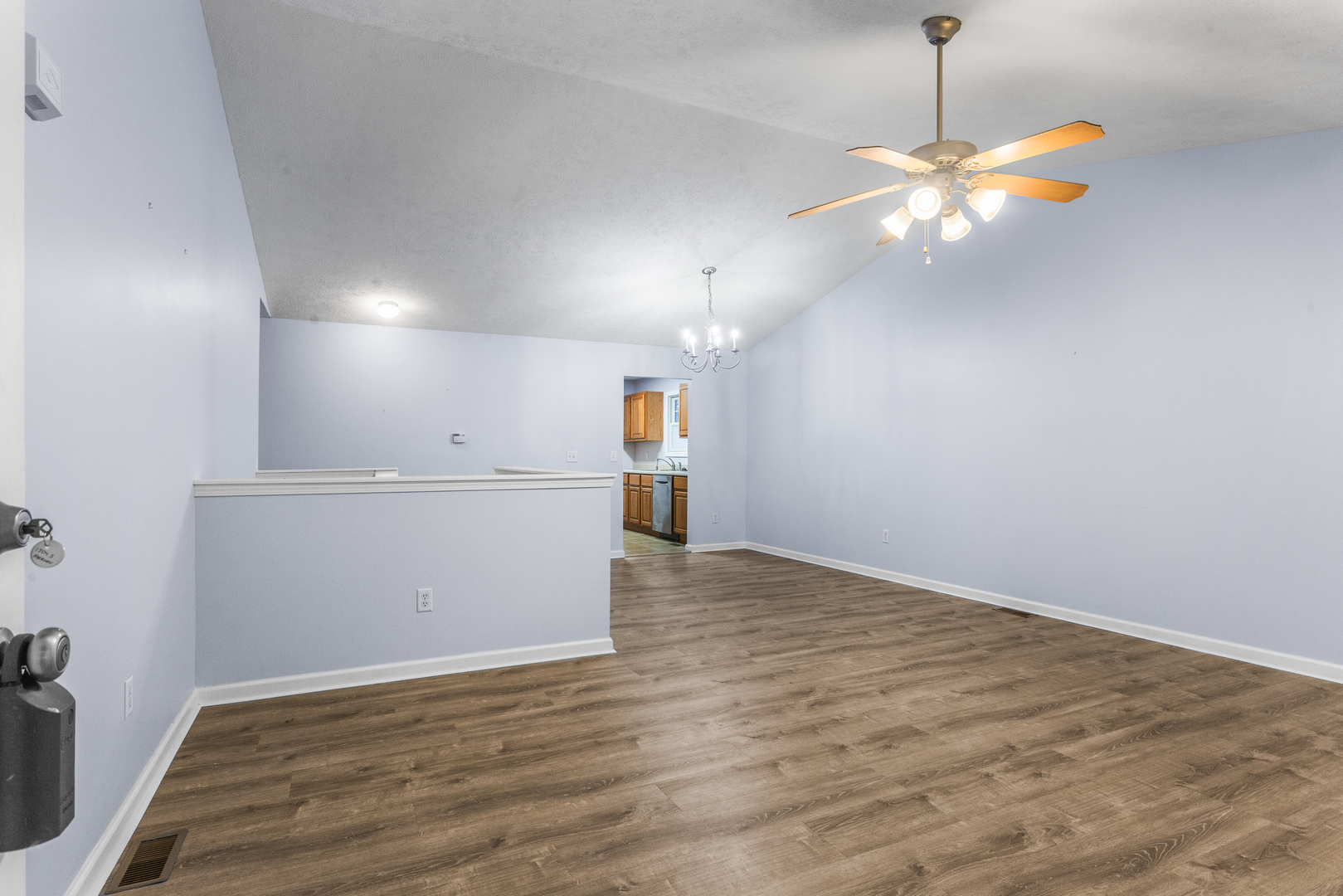 1304 S Abercorn Property Photo 8
