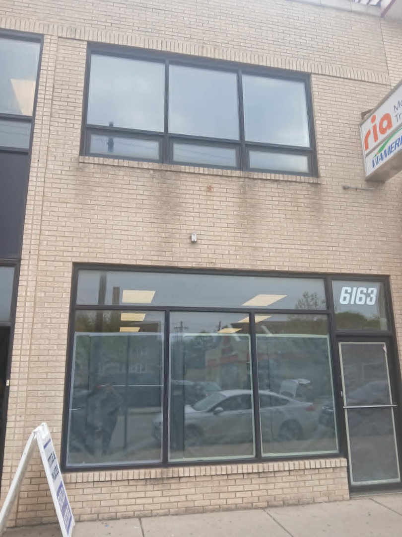 6163 N Broadway Street Property Photo 1