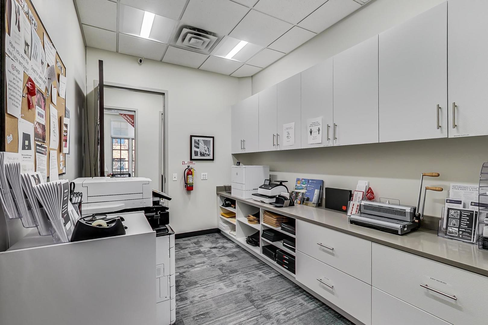 324 W Touhy Avenue Property Photo 6