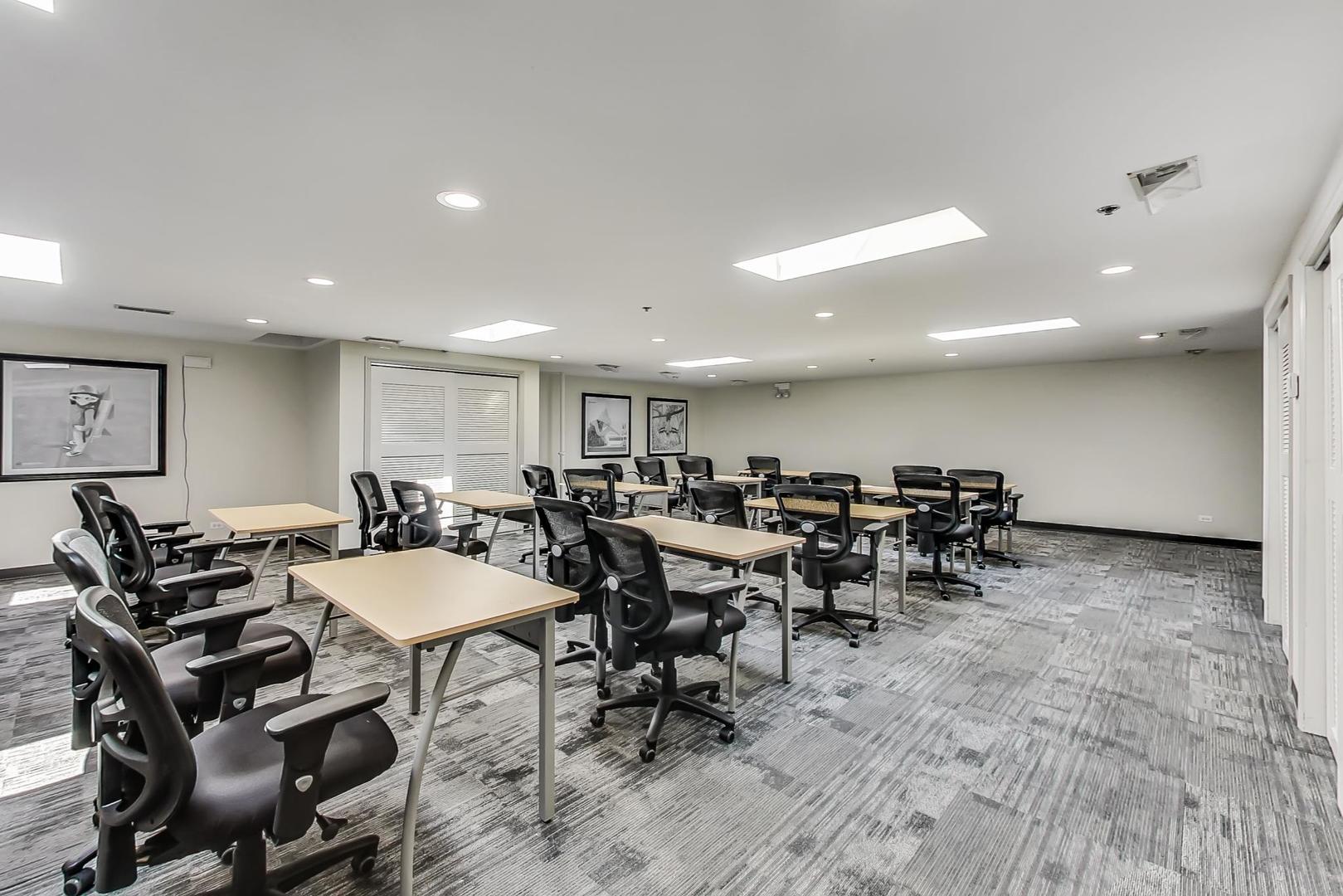 324 W Touhy Avenue Property Photo 14