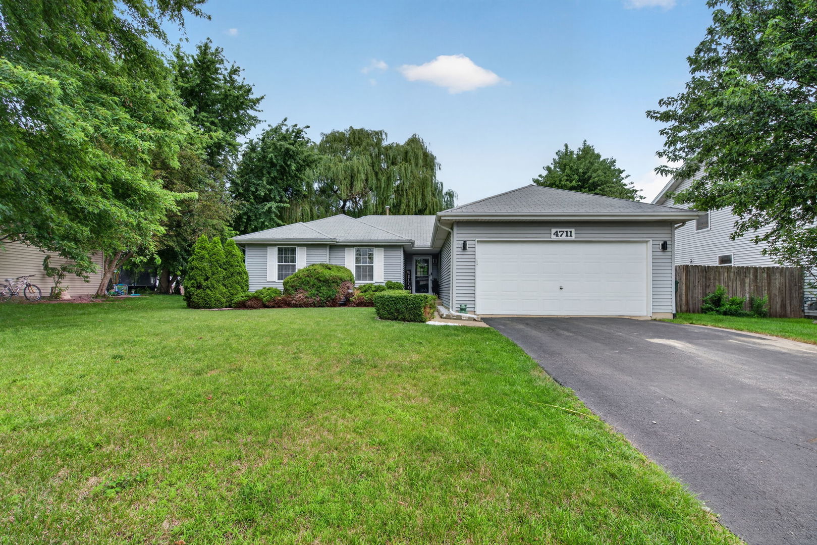 4711 Blue Jay Lane Property Photo 1
