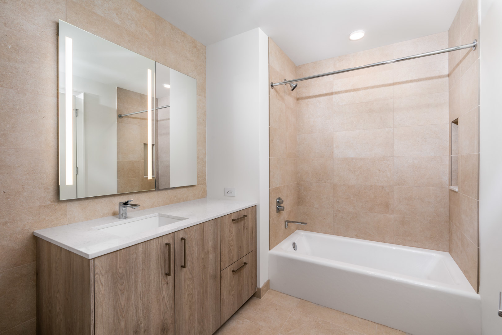 211 N Harbor Drive 3007 Property Photo 8
