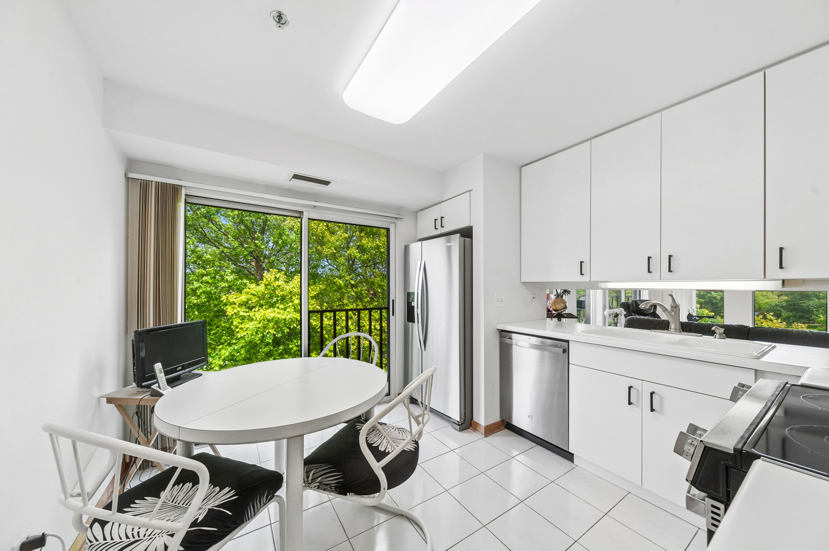 402 Kelburn Road 323 Property Photo 4
