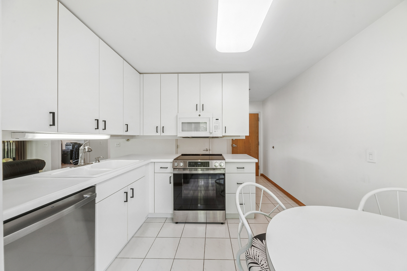 402 Kelburn Road 323 Property Photo 6