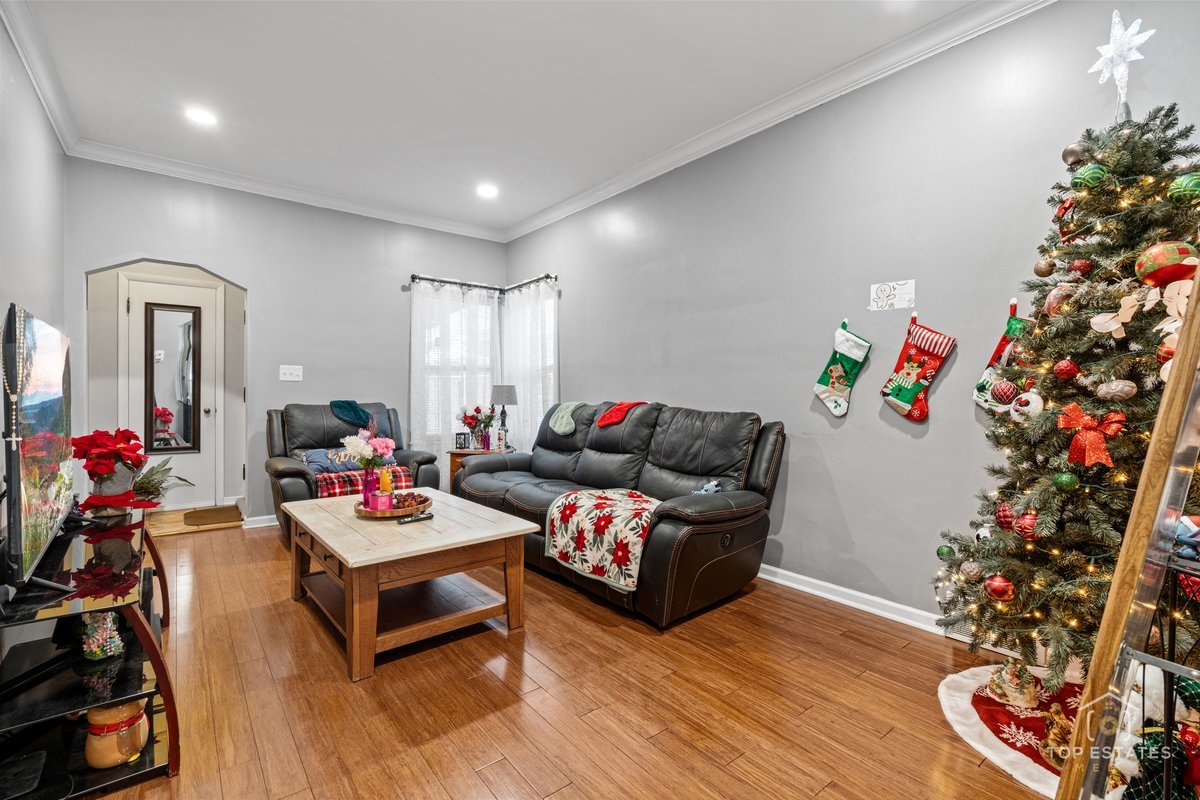 5404 S 72nd Court Property Photo 4