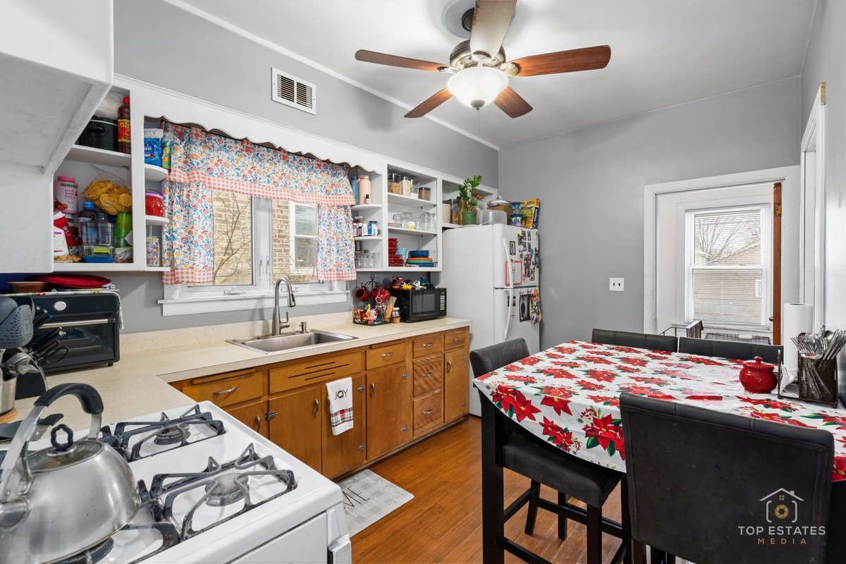 5404 S 72nd Court Property Photo 8